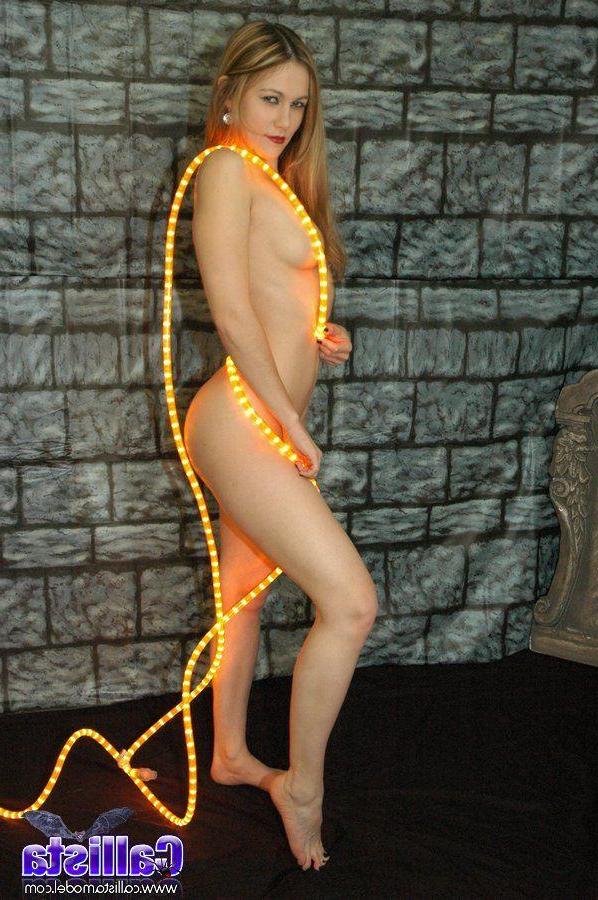 16P Pictures of Callista Model giving you a spooky sexy Halloween set
