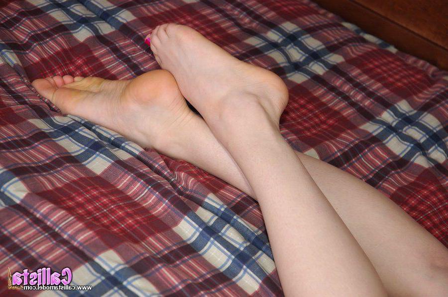 16P Pictures of Callista Model getting naked for you in bed