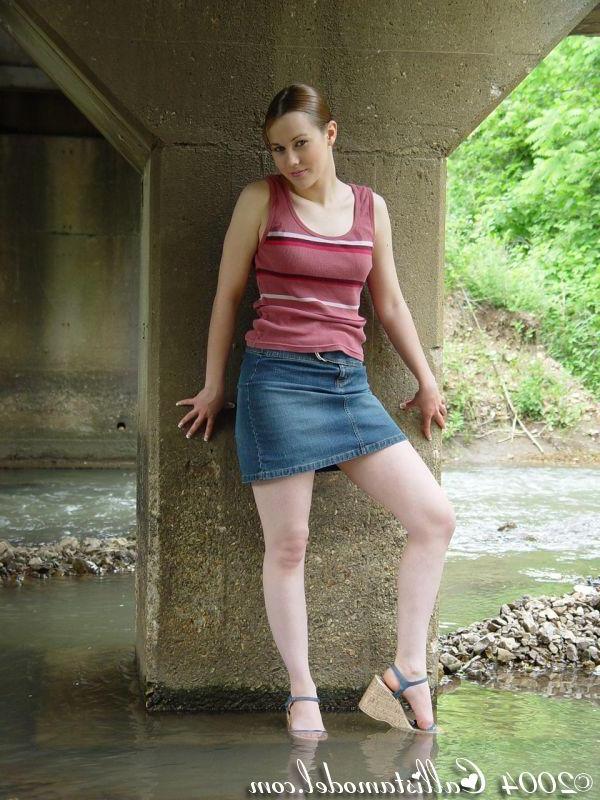 16P Pictures of teen model Callista Model teasing outside
