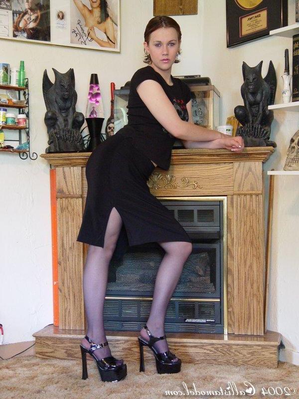 16P Pictures of Callista Model teasing in pantyhose