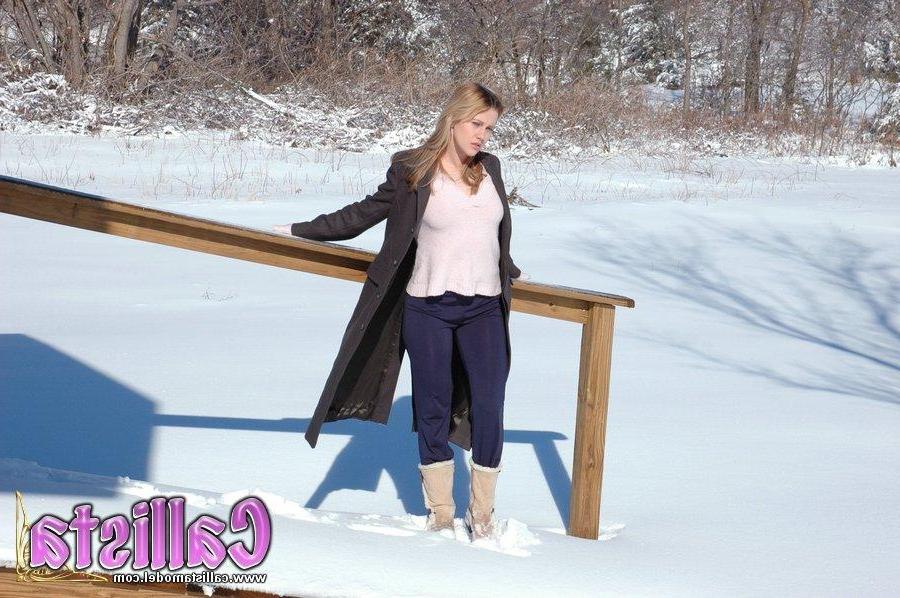 20P Pictures of teen girl Callista Model freezing her tits off