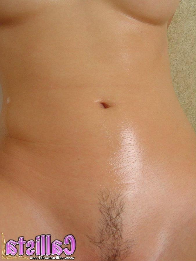 20P Pictures of teen girl Callista Model making herself all wet