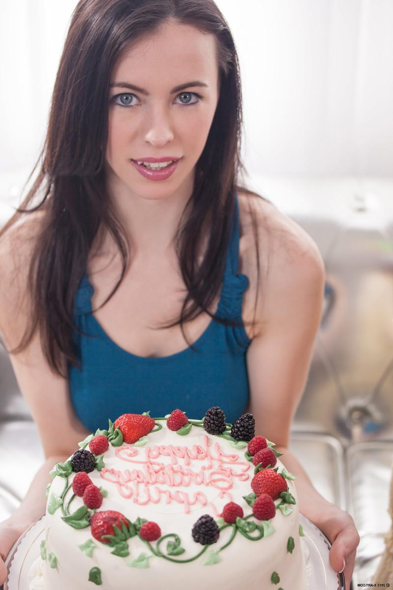 17P Capri celebrates her birthday with a hot steamy orgy
