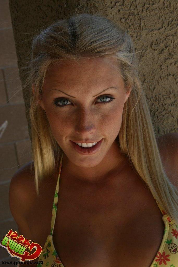 19P Pictures of Cassi Young falling out of a bikini