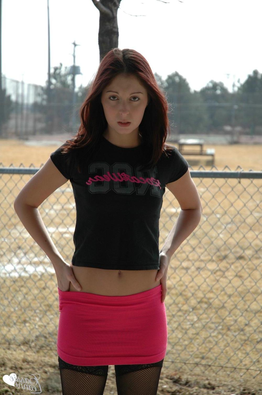 16P Pictures of teen Cassie Leanne giving a hot tease outside