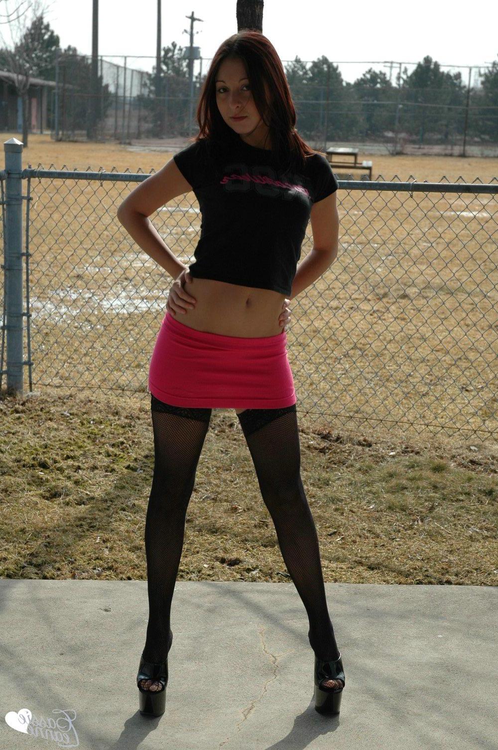 16P Pictures of teen Cassie Leanne giving a hot tease outside