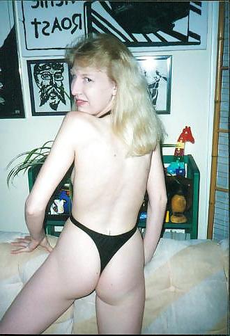 18P Farm girl who likes to show her shaved pussie