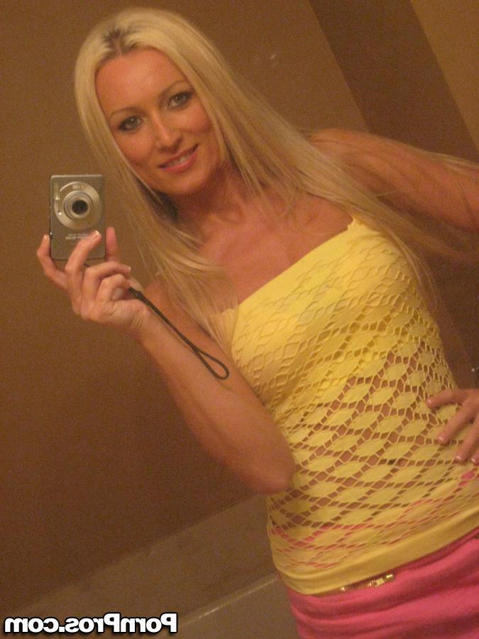 16P MILF babe with a big breast Diana Doll takes amateur shots of herself