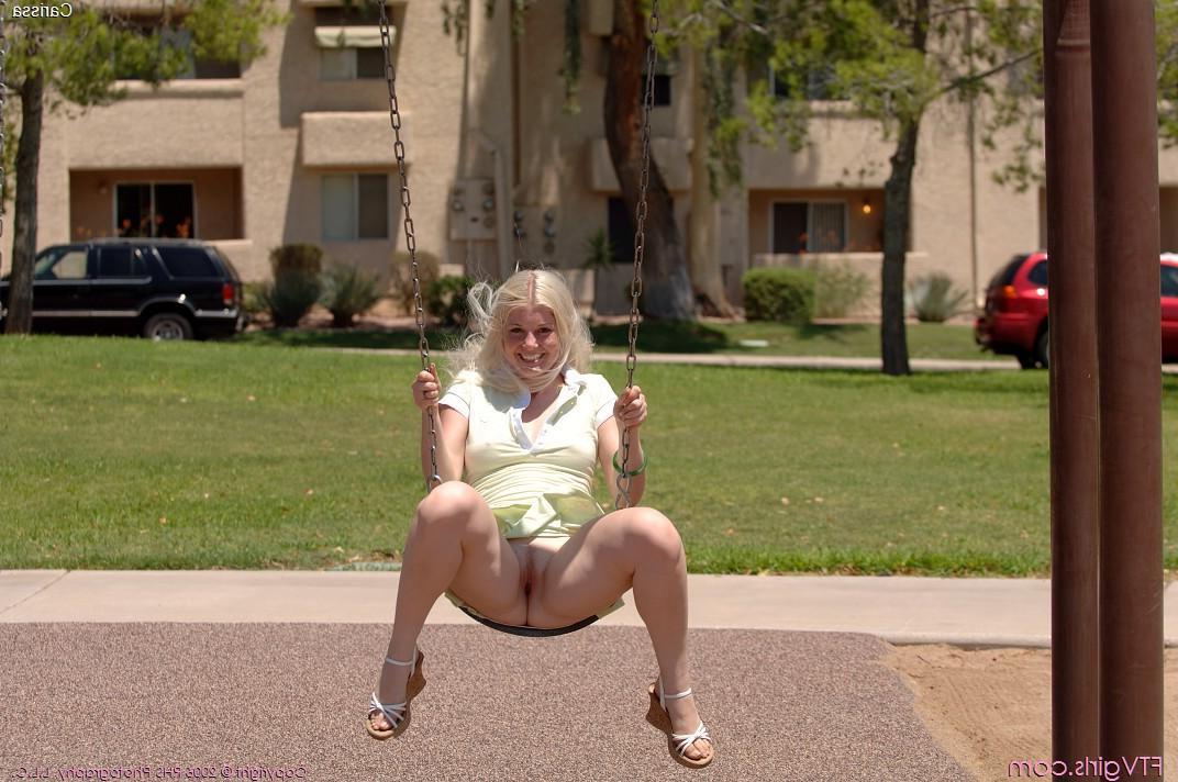 20P Pictures of Carissa giving you her pussy outside