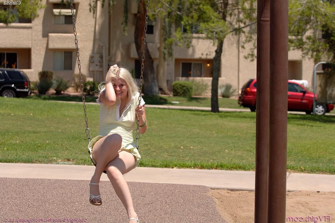 20P Pictures of Carissa giving you her pussy outside
