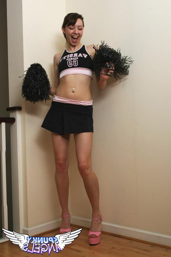 20P Pictures of teen cheerleader Chloe Love giving you a hot cheer