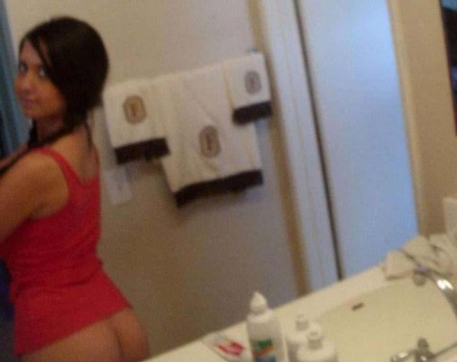 16P Pictures of brunette girl Chrissy Marie showing her perfect tits in the bathroom