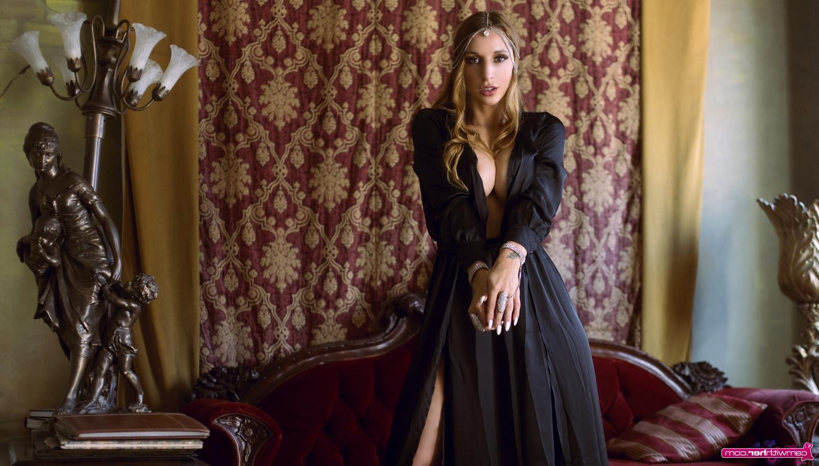 12P Courtney Shane is the modern day topless princess