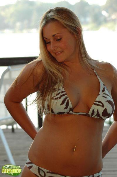 16P Pictures of Courtney Virgin slipping out of her bikini