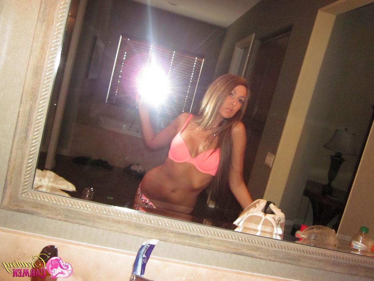 20P Pictures of Craving Carmen giving you some amateur self pics in the bathroom