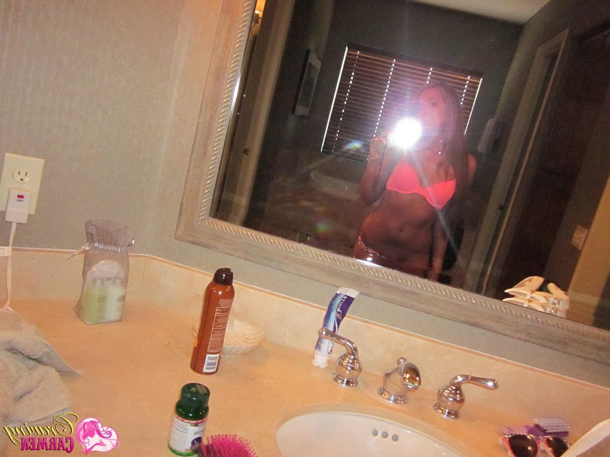 20P Pictures of Craving Carmen giving you some amateur self pics in the bathroom