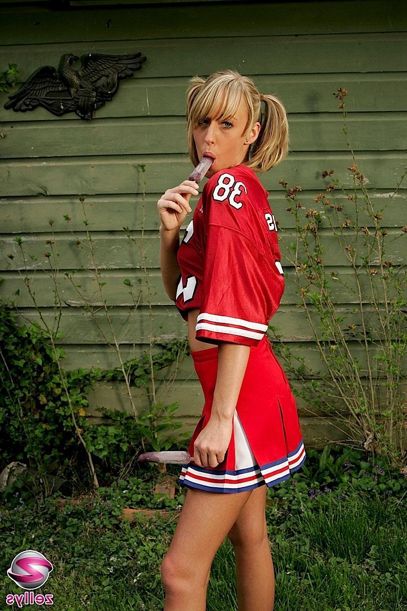 15P Pictures of Daisy giving you a sexy cheer