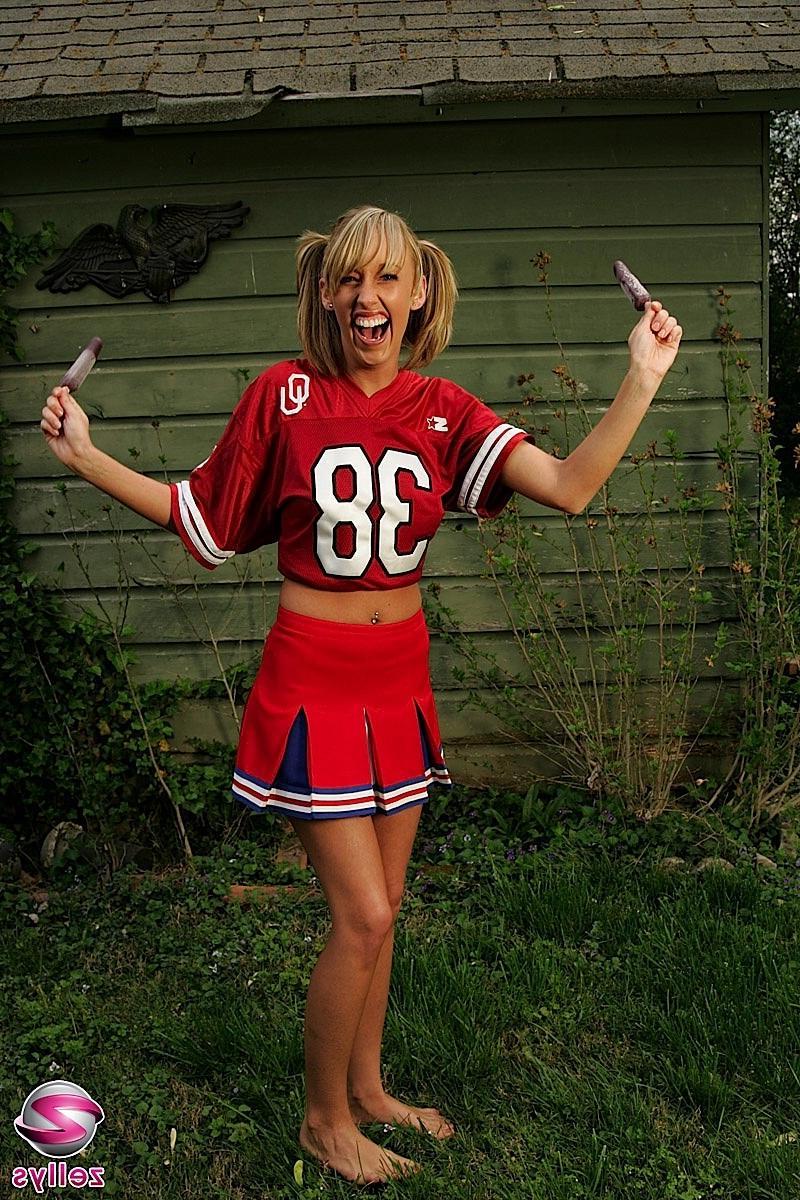 15P Pictures of Daisy giving you a sexy cheer