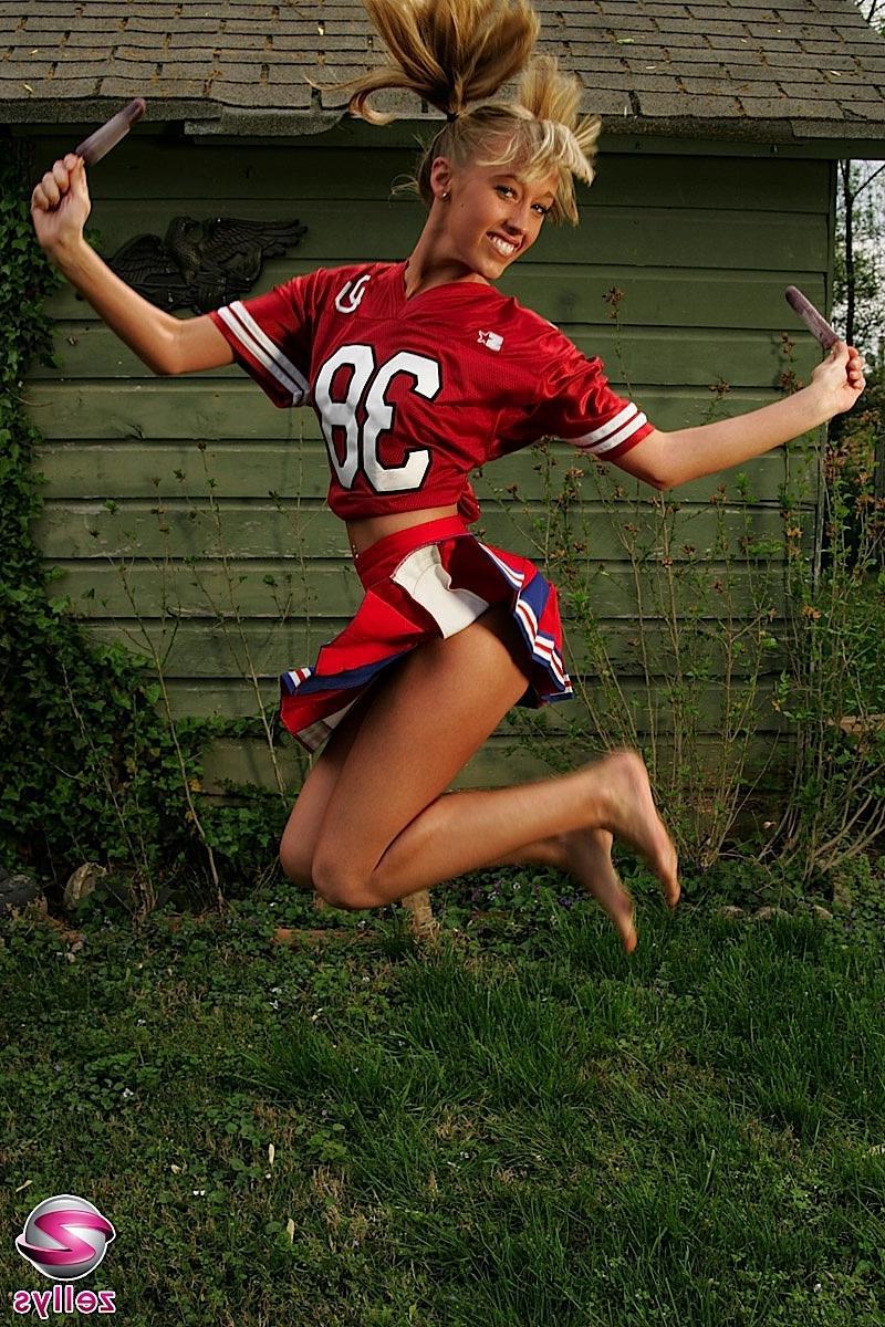 15P Pictures of Daisy giving you a sexy cheer