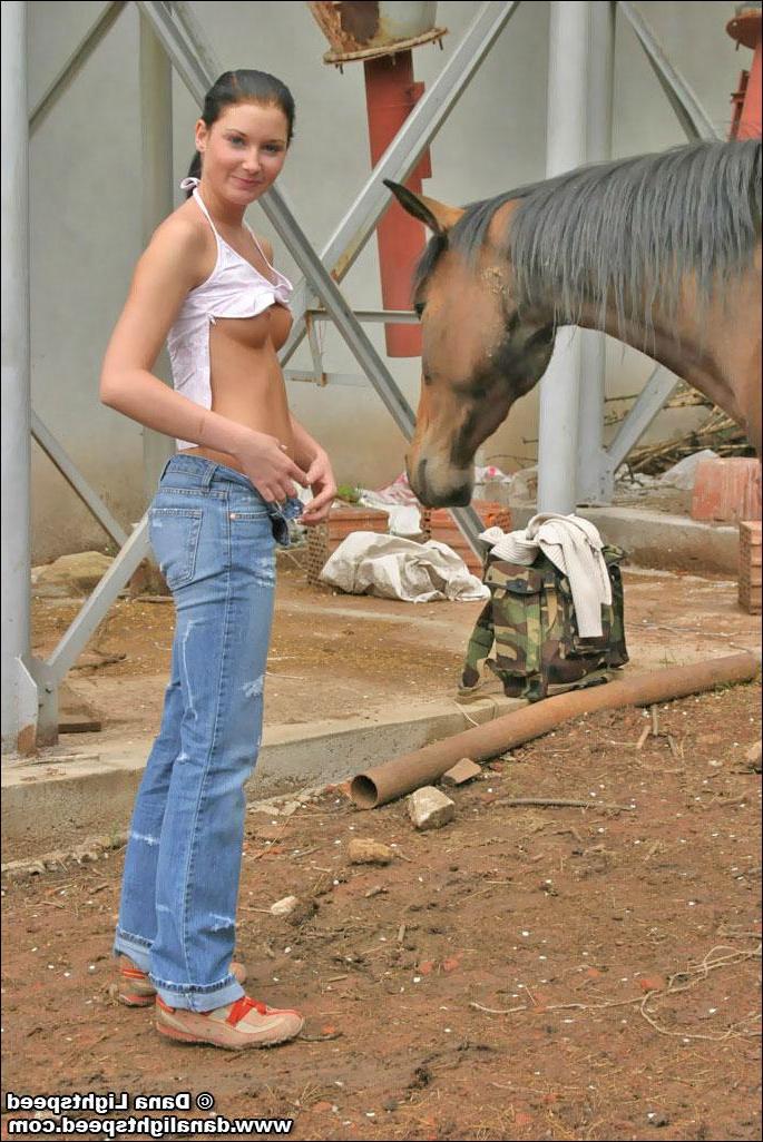 20P Dana Lightspeed shows her tits on a farm