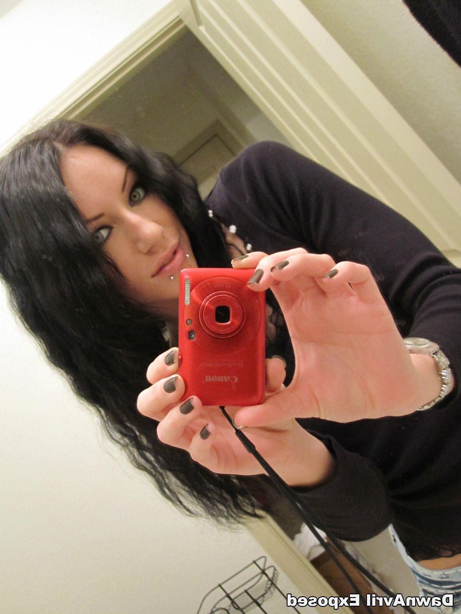 15P Pictures of Dawn Avril giving you hot candids and selfpics