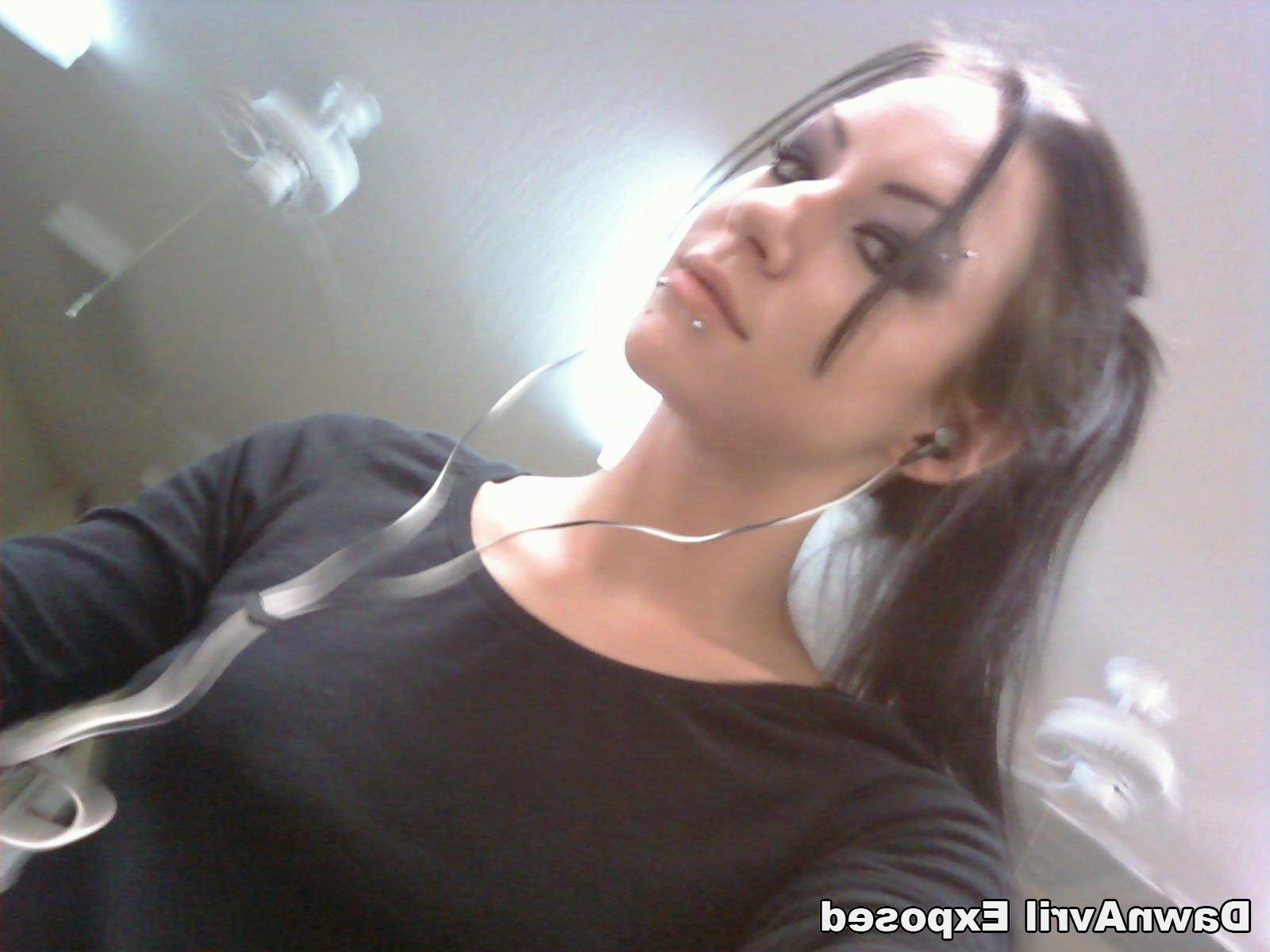 15P Pictures of Dawn Avril giving you hot candids and selfpics
