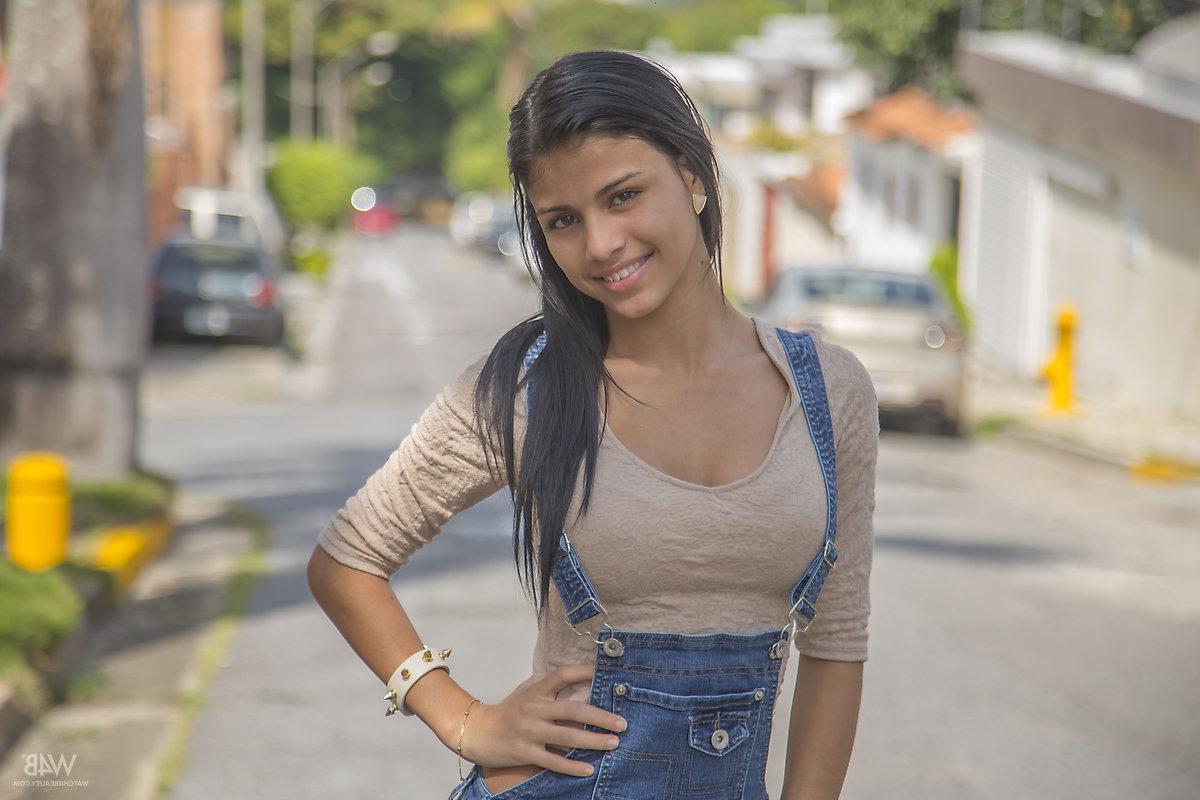 16P Latin hottie Denisse Gomez teases non-nude outside