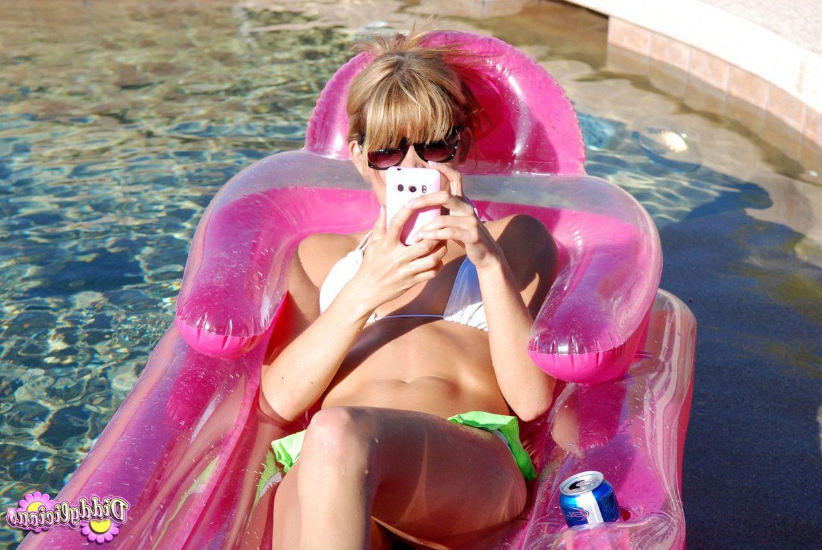20P Pictures of teen model Diddylicious having some fun in the pool