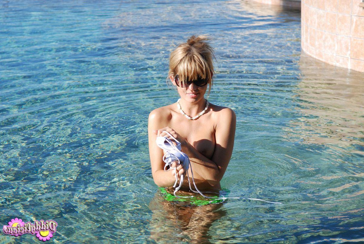 20P Pictures of teen model Diddylicious having some fun in the pool
