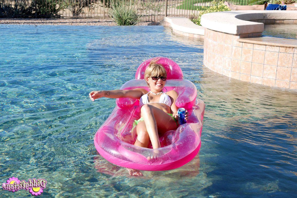 20P Pictures of teen model Diddylicious having some fun in the pool