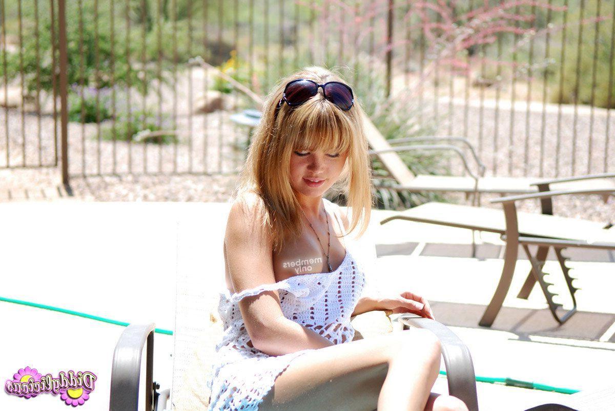 20P Pictures of Diddylicious giving a tease outside