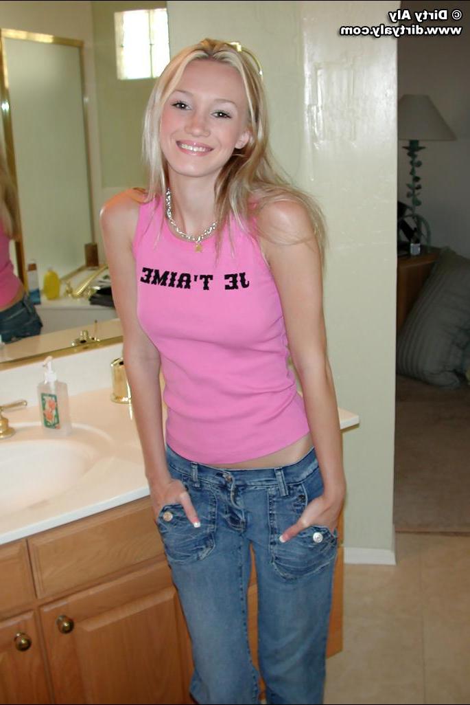 20P Pictures of Dirty Aly stripping in the bathroom