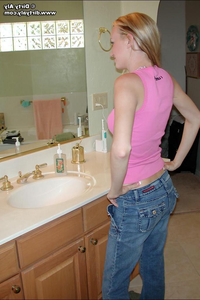20P Pictures of Dirty Aly stripping in the bathroom
