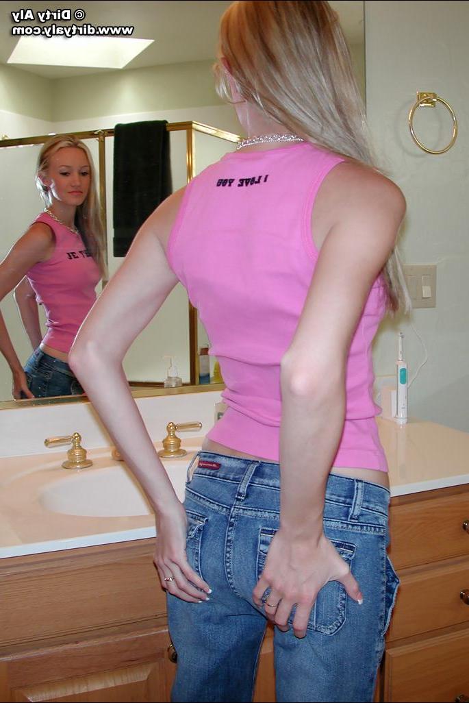 20P Pictures of Dirty Aly stripping in the bathroom