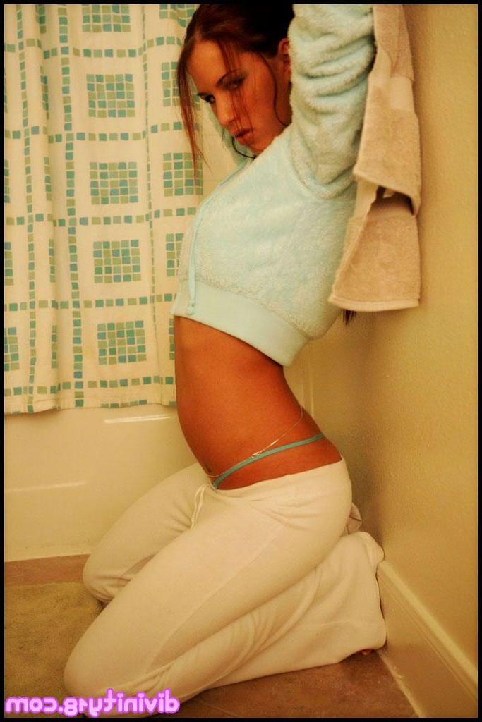 20P Pictures of Divinity 18 in her bathroom