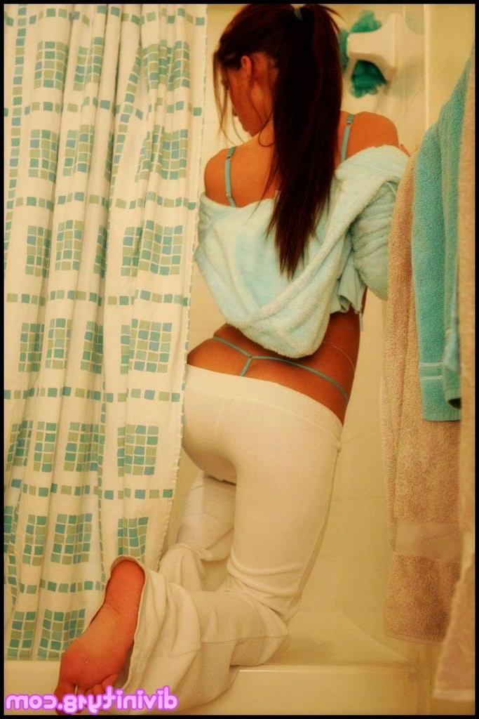 20P Pictures of Divinity 18 in her bathroom