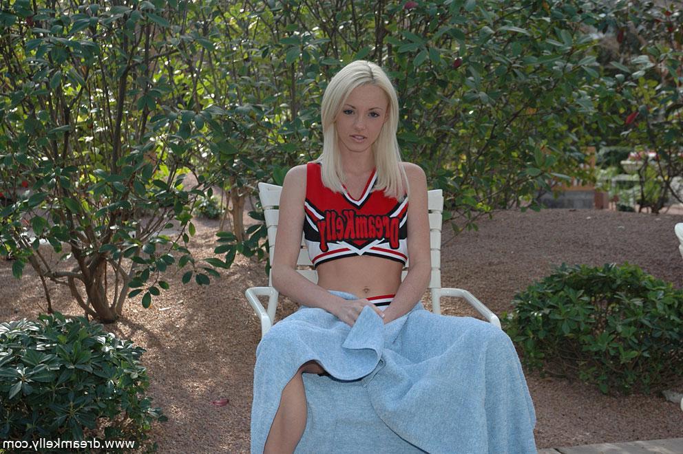 16P Dream Kelly as a cheerleader