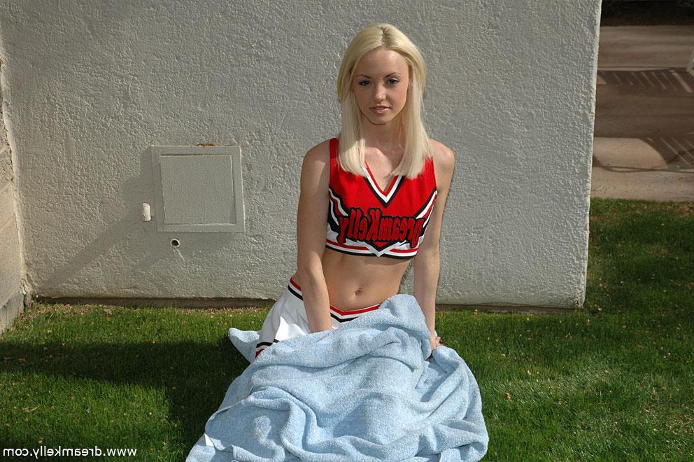 16P Dream Kelly as a cheerleader