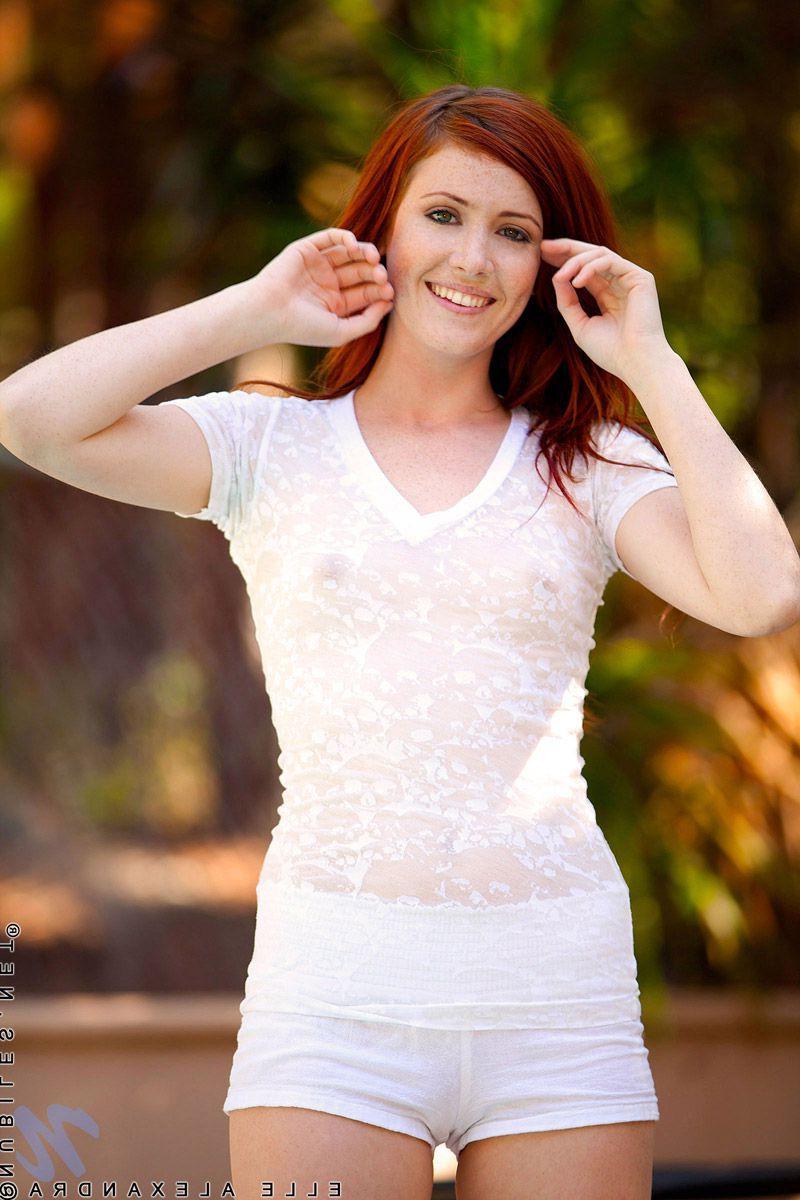 20P Pictures of Elle Alexandra giving you a hot tease