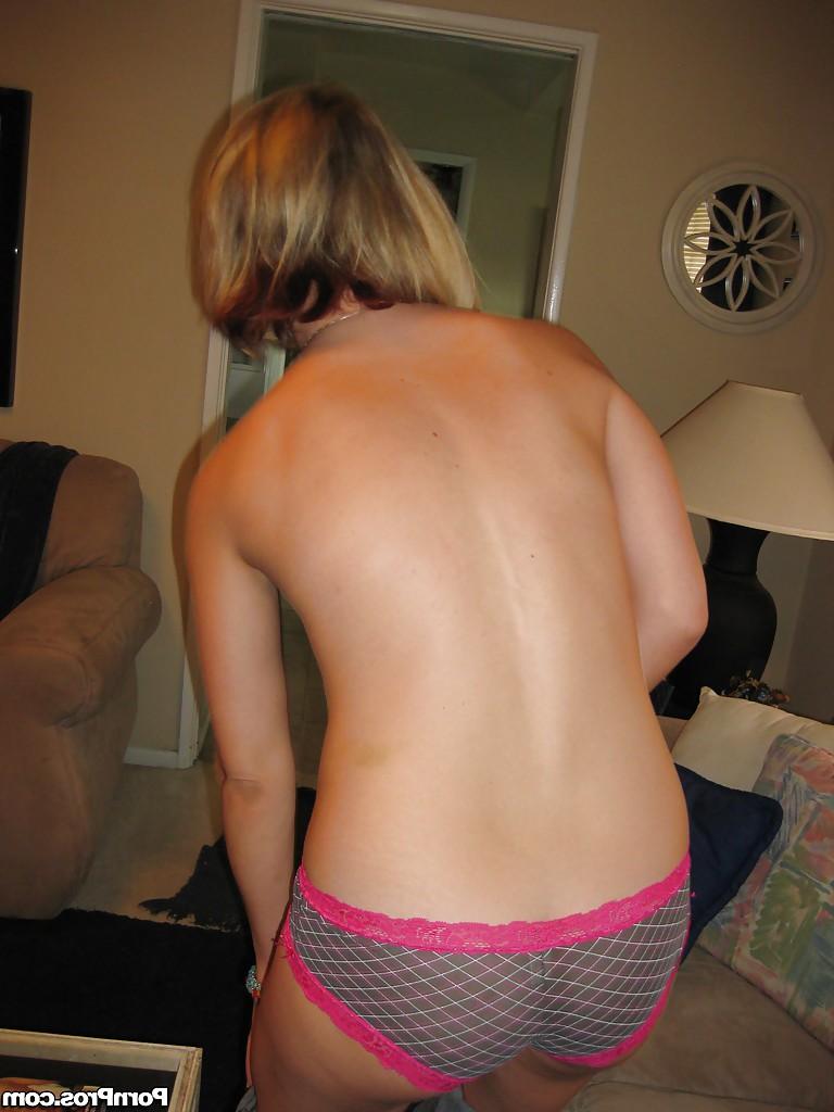 16P Hot babe Jasmine Jolie makes amateur shots of herself naked