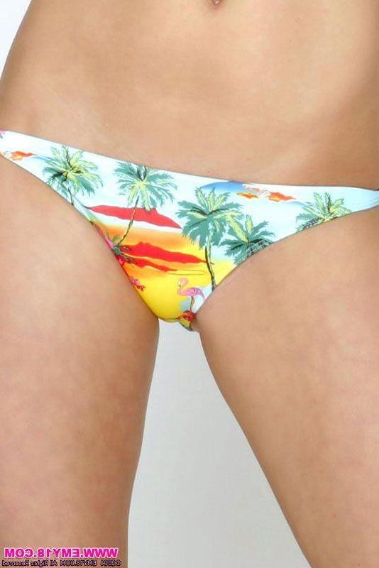 15P Pictures of teen model Emy 18 showing you how hot she is