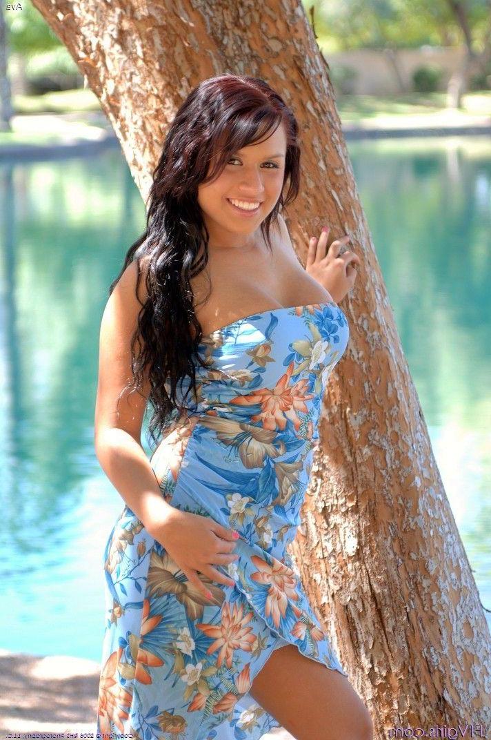 20P Pictures of teen slut Ava giving you her tight pussy