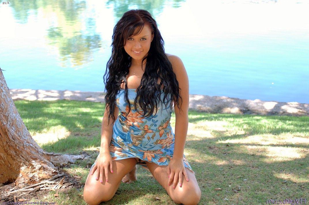 20P Pictures of teen slut Ava giving you her tight pussy