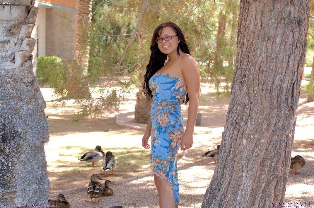 20P Pictures of teen slut Ava giving you her tight pussy