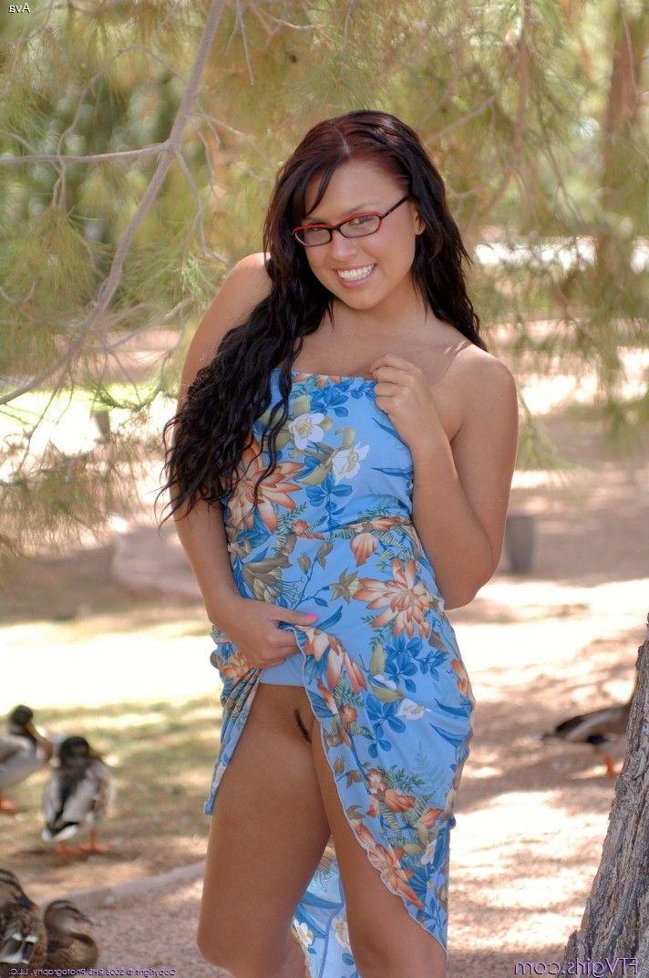 20P Pictures of teen slut Ava giving you her tight pussy