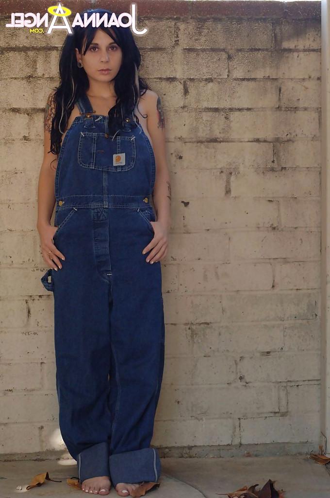 16P Milf babe Joanna Angel reveals her amateur big tits in a jeans outfit