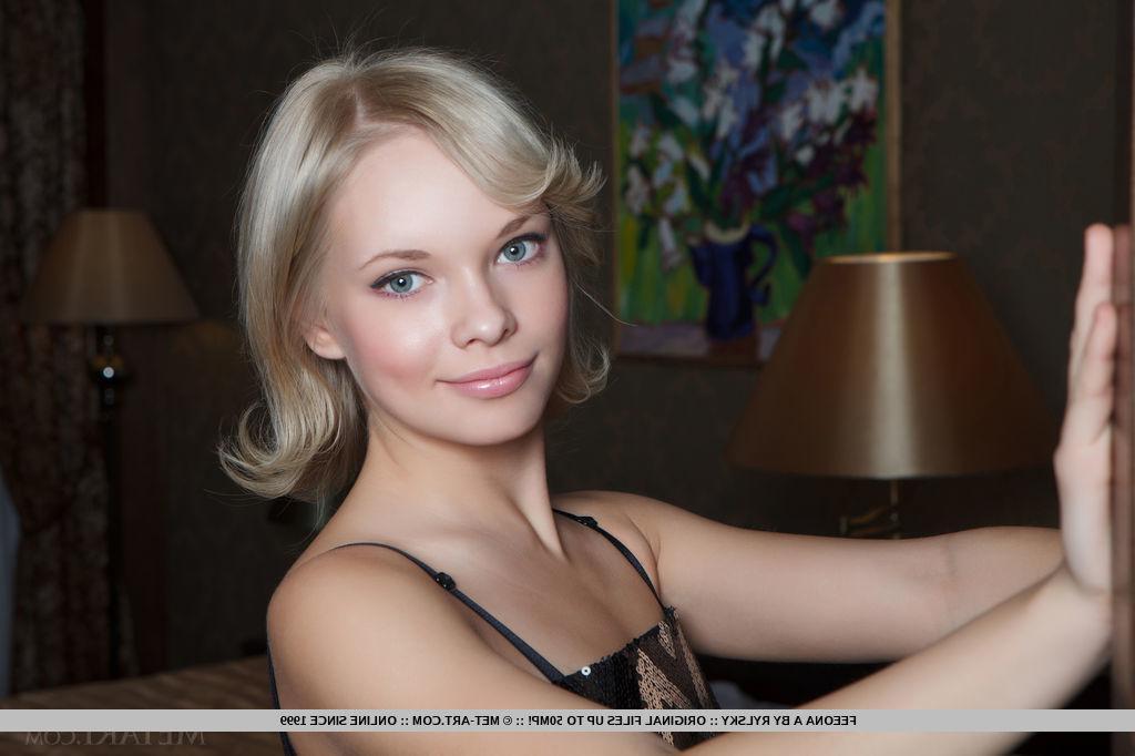 18P Gorgeous blonde teen Feeona A shows you her super wet pussy