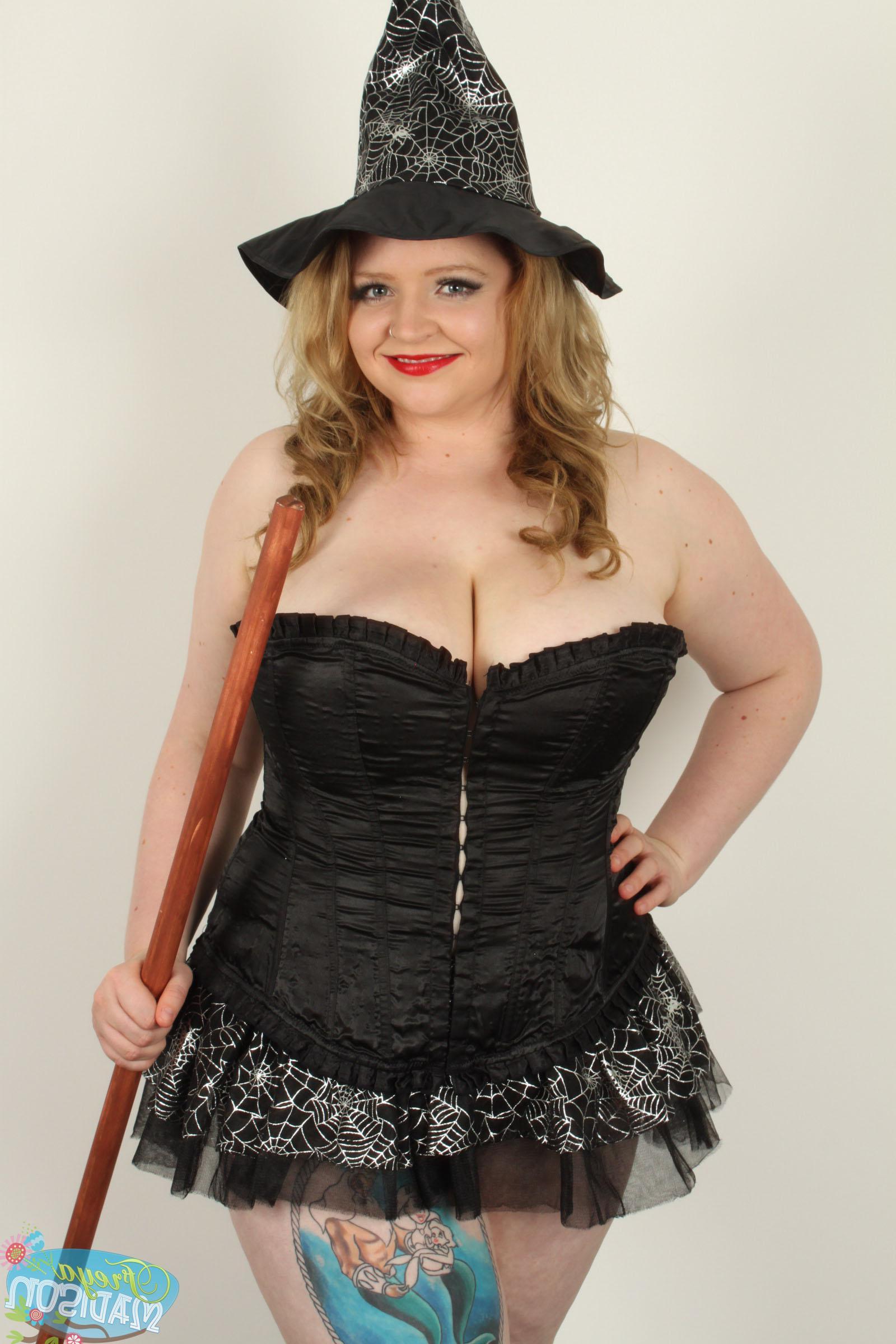 16P Curvy babe Freya Madison becomes a sexy witch this halloween