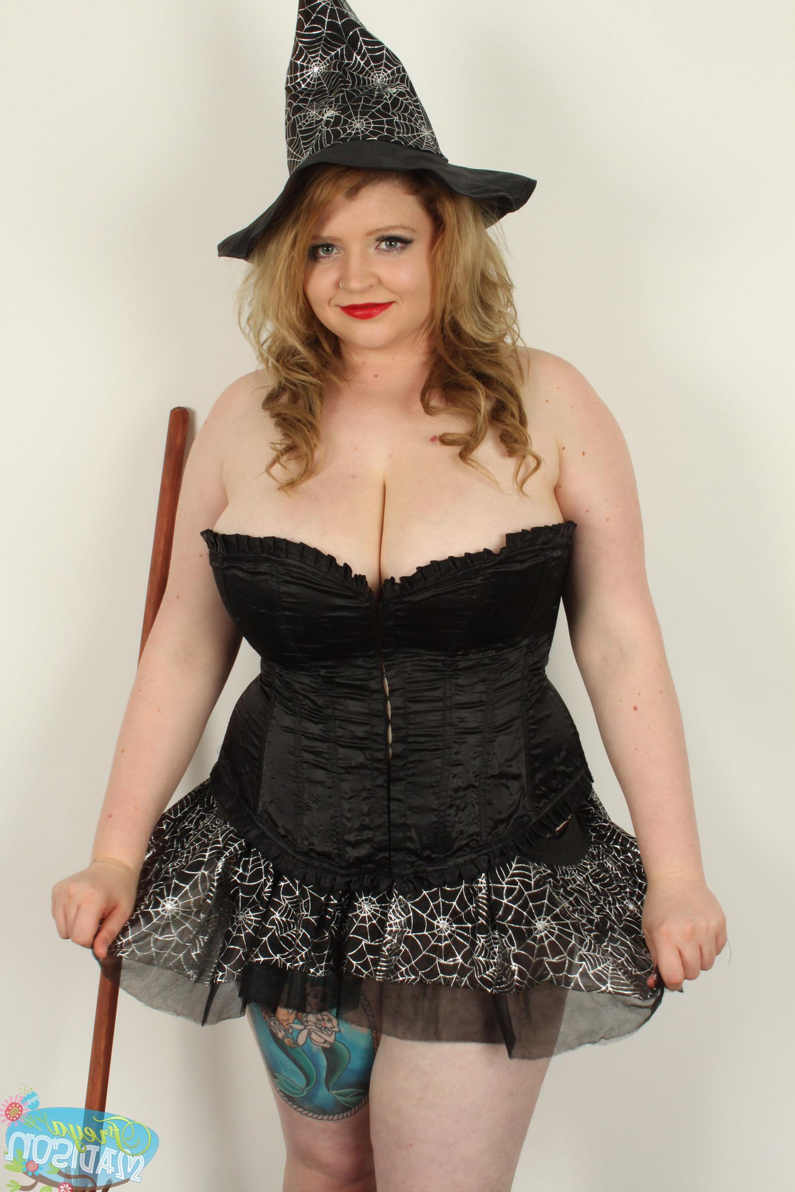 16P Curvy babe Freya Madison becomes a sexy witch this halloween