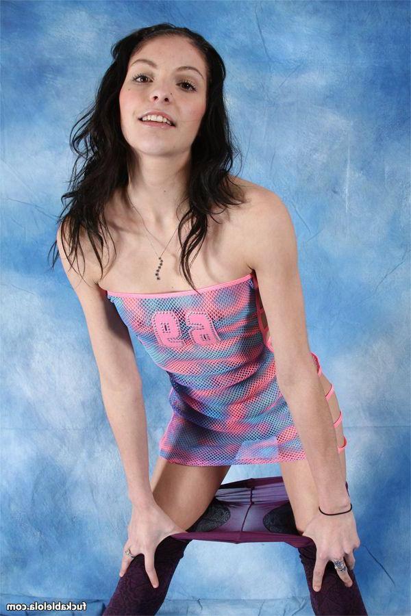 15P Pictures of Fuckable Lola playing with her tight teen pussy